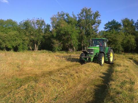 Pratique de fauche favorable aux oiseaux : la barre d'effarouchement ! Pratique de fauche favorable aux oiseaux : la barre d'effarouchement